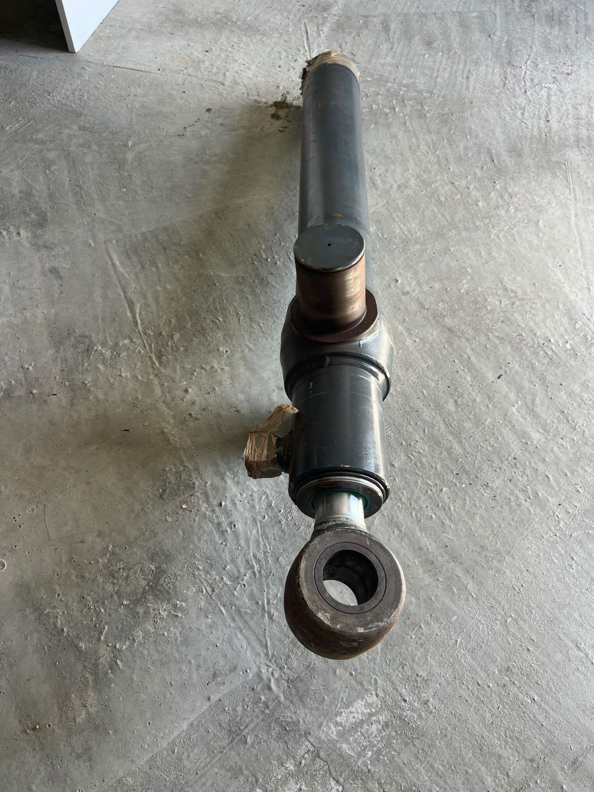 Cilindro hidráulico do basculamento da concha dianteira para retroescavadeira — foto 1 de 7