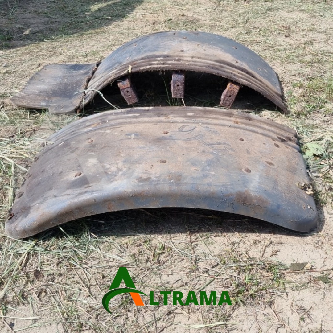 Paralamas para pá carregadeira — foto 1 de 3